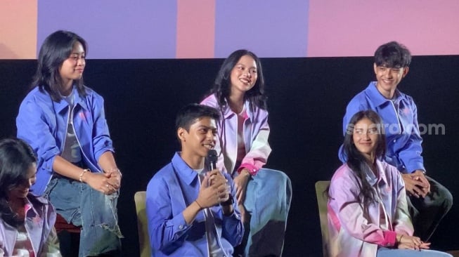 Konferensi Pers film Rangga & Cinta di kawasan Senayan, Jakarta Pusat pada Senin, 28 Juli 2025. [Suara.com/Tiara Rosana]