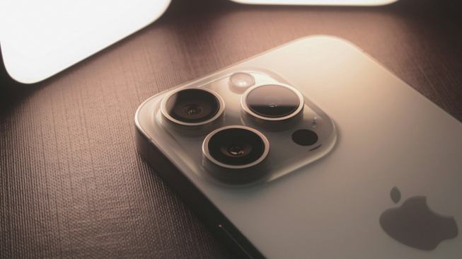 iPhone 17 Pro Akan Dilengkapi Lensa Telefoto 8x dan Dua Tombol Kontrol Kamera