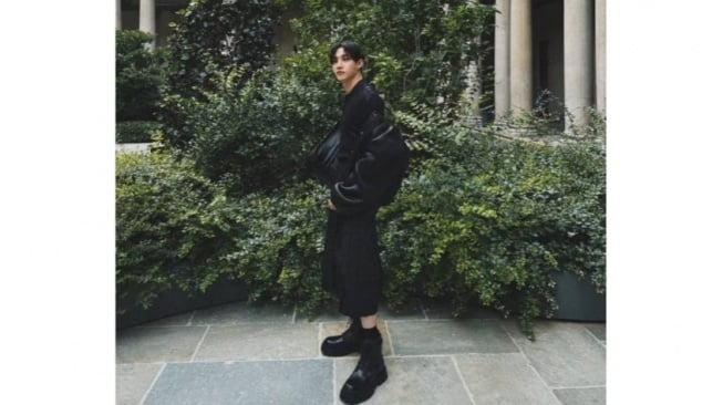 4 Ide Outfit Celana Pendek ala Bangchan, Leader Stray Kids yang Karismatik!
