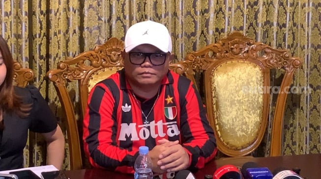 Doadibadai Hollo atau Badai dalam sesi jumpa pers di kawasan Fatmawati, Jakarta, Senin, 28 Juli 2025. [Suara.com/Adiyoga Priyambodo]