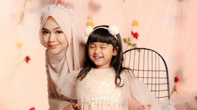 Ria Ricis dan Cut Raifa Aramoana atau Moana [Instagram/@riaricis1795]