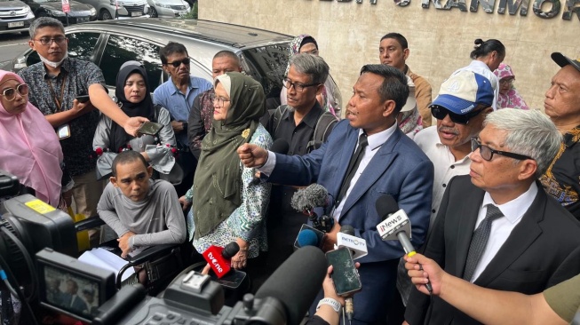 Sindir Jokowi, Roy Suryo Cs Bawa Saksi ke Polisi Pakai Kursi Roda: Dia Warga Negara Biasa
