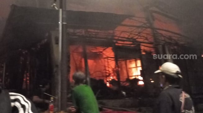 Kebakaran di Taman Puring, Kebayoran Baru, Jakarta Selatan. (Suara.com/M. Yasir)