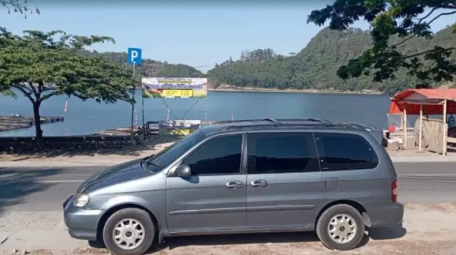 Mobil bekas keluarga (Website/OLX)