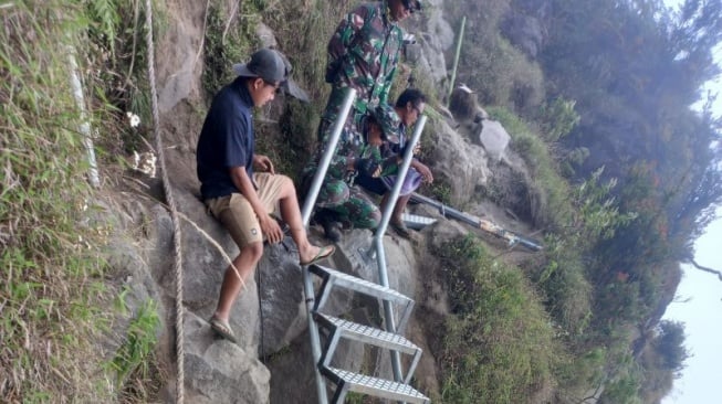 Tingkatkan Keselamatan, Balai TNGR Lakukan Perbaikan Jalur Pendakian Gunung Rinjani
