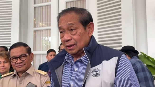 SBY Comeback Usai Sakit, Boyong Pelukis Top Jerman untuk Abadikan Monas dari Puncak Balai Kota