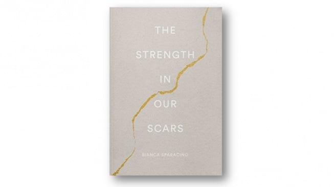 Merangkul Luka untuk Menemukan Kekuatan di Buku The Strength In Our Scars