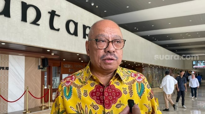 Anggota DPR RI fraksi Golkar, Melchias Marcus Mekeng. (Suara.com/Bagaskara)