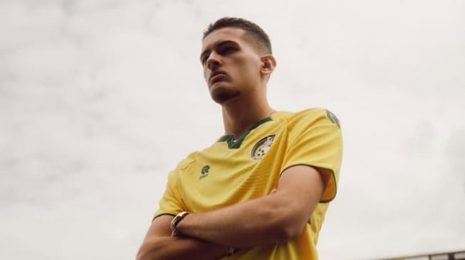 Bek Timnas Indonesia Justin Hubner resmi umumkan gabung klub Fortuna Sittard. Dia pamer pakai seragam Fortuna Sittard di instagramnya.  (IG Justin Hubner)