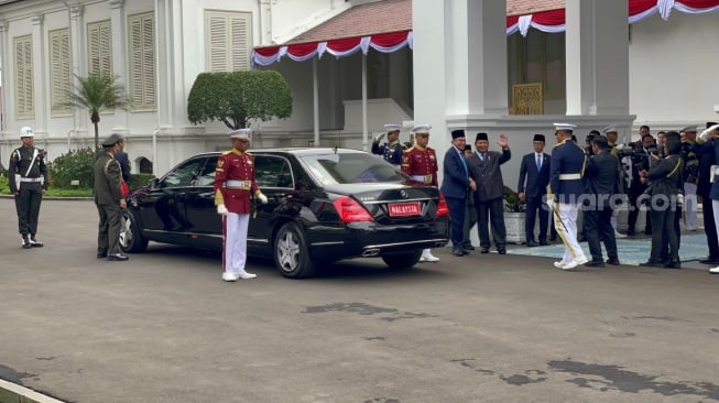 Prabowo Sambut PM Malaysia di Istana Merdeka