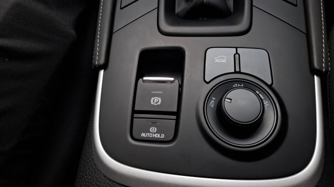 Isuzu MU-X jadi produk jagoan PT Isuzu Astra Motor Indonesia untuk menantang Mitsubishi Pajero Sport dan Toyota Fortuner. (Foto: SUARA.COM/Manuel Jeghesta)