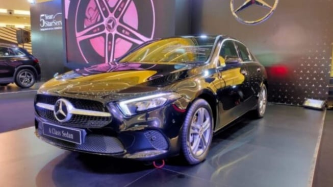 Mercedes-Benz A 200 sedan (mercedes-ina.com)