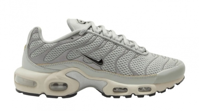 Nike Air Max Plus Women's Sneakers Shoes (Foot Locker)
