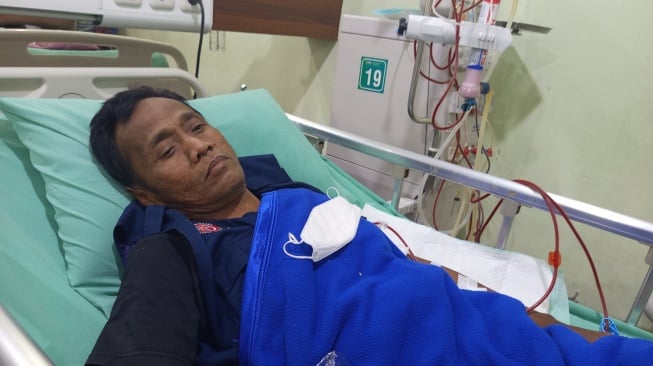 Dwi, penyandang disabilitas pengidap penyakit ginjal kronis stadium 5 (Suara.com/Chyntia Sami)
