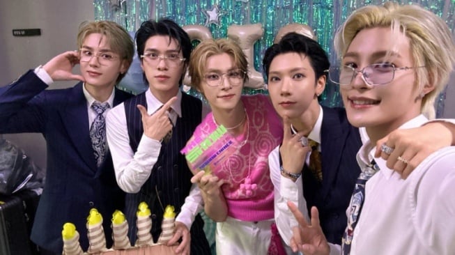 Selamat! WayV Raih Kemenangan Pertama Lagu Big Bands di Program 'The Show'