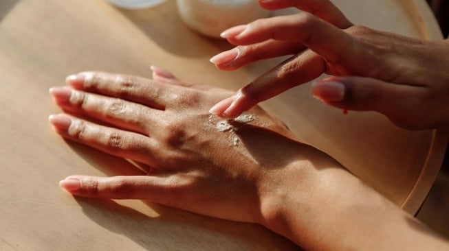 7 Rekomendasi Body Lotion Anti Aging untuk Usia 40 Tahun ke Atas, Kunci Kulit Awet Muda