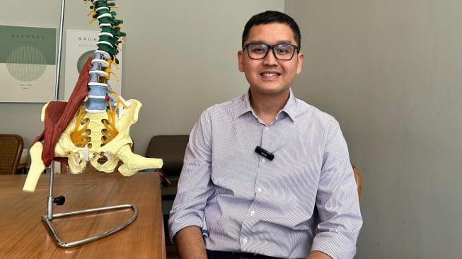  Spesialis Orthopedi Tulang Belakang Eka Hospital BSD, dr. Asrafi Rizki Gatam, Sp.OT (K) Spine. [Suara.com/Dini Afrianti E.]