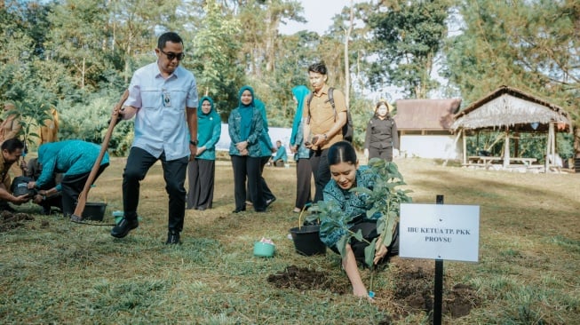 Kahiyang Ayu Tanam Pohon di Tahura, Dukung Pelestarian Lingkungan