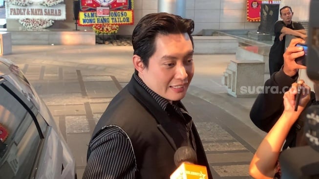 Jadi MC, Edric Tjandra Beberkan Fakta Resepsi Kedua Luna Maya dan Maxime Bouttier di Jakarta