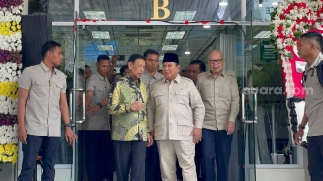 Berbincang dengan Wiranto Usai Melayat ke Rumah Duka Kwik Kian Gie, Prabowo: untuk Menghormati