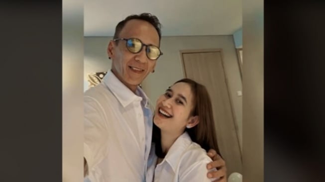 Sosok Putri Angelina, Istri Raymond Manthey Sekarang yang Kasih 2 Anak