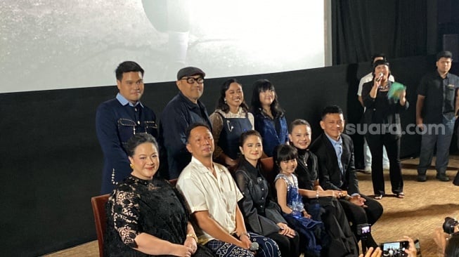 Konferensi pers film Panggil Aku Ayah di kawasan Kuningan, Jakarta Selatan pada Rabu, 30 Juli 2025. [Suara.com/Tiara Rosana]