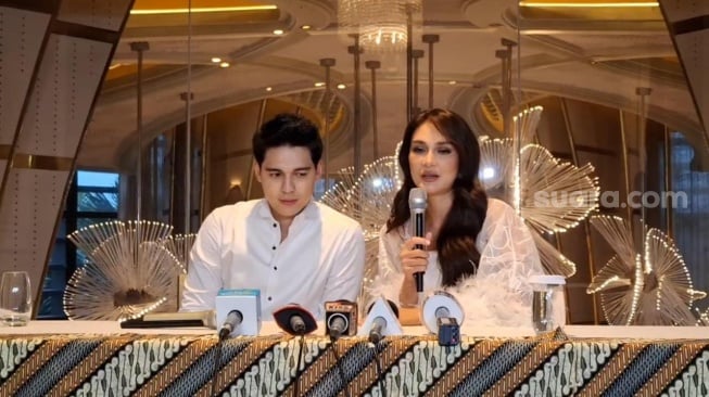 Luna Maya dan Maxime Bouttier jelang resepsi pernikahan kedua mereka di Four Seasons Jakarta, Rabu, 30 Juli 2025. [Adiyog Priyambodo/Suara.com]