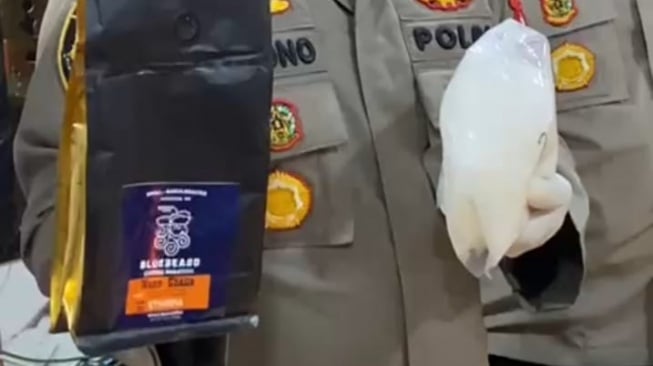 Kapolresta Pontianak, Kombes Pol Suyono tunjukkan barang bukti. (Ist)