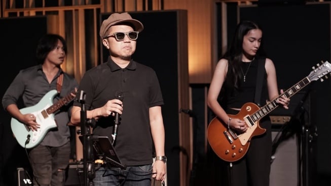 Gelar Intimate Concert, Sandhy Sondoro bakal Hadirkan Lagu Lawas Era 80-90'an