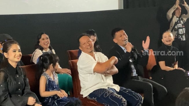 Konferensi pers film Panggil Aku Ayah di kawasan Kuningan, Jakarta Selatan pada Rabu, 30 Juli 2025. [Suara.com/Tiara Rosana]
