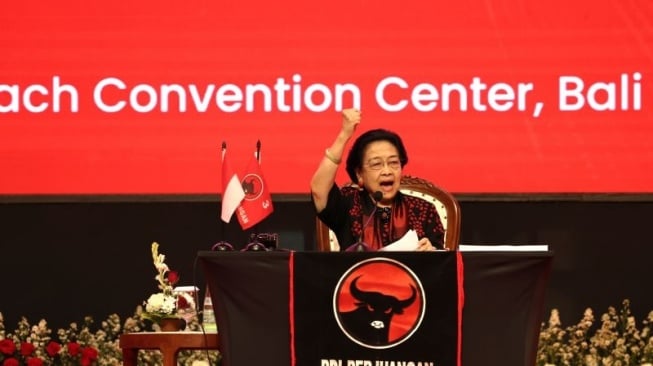 Api Semangat dari Bali: Megawati Serukan Kader Rapatkan Barisan, 'Tiang Rapuh Negara Bisa Runtuh'