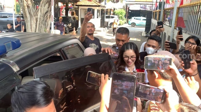 Nikita Mirzani hadir sidang lanjutan kasus pemerasan di Pengadilan Negeri Jakarta Selatan, Kamis, 31 Juli 2025 [Suara.com/Adiyoga Priyambodo].