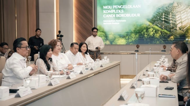 PT Aviasi Pariwisata Indonesia (Persero) atau InJourney menandatangani nota kesepahaman dengan Kementerian Kebudayaan Republik Indonesia tentang pengelolaan kompleks Candi Borobudur yang berbasis budaya (Dok: InJourney)
