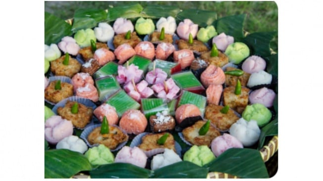 Tumpeng Kue Khas Nusantara (freepik)