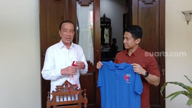Ini Alasan Jokowi Tak Pakai Seragam di Reuni Fakultas Kehutanan UGM