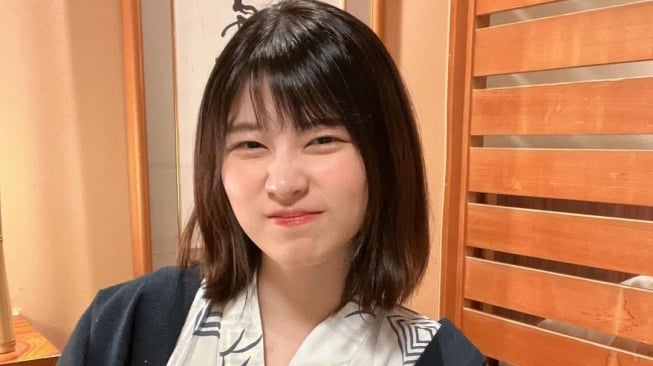 Gaya Saori Araki saat mengekan baju khas Jepang Bikin Warganet Makin Jatuh Hati (Instagram)