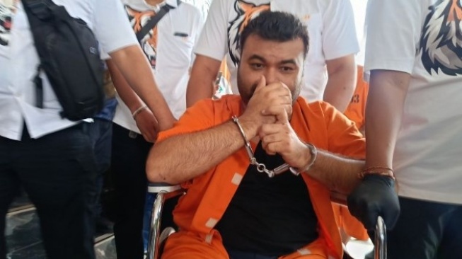 Turis Uzbekistan & Azerbaijan Kompak Jadi Perampok di Kuta! Uang Berhamburan di Jalan