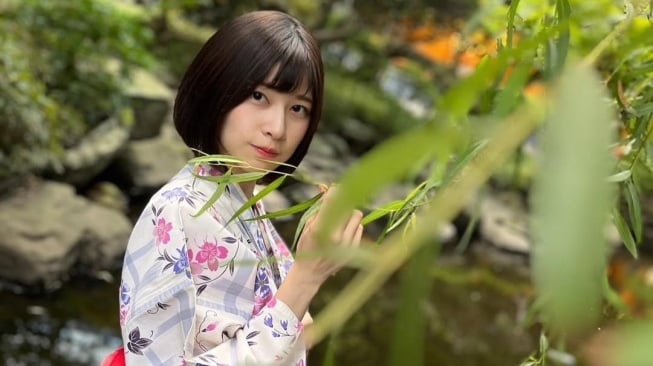 Gaya Saori Araki saat mengekan baju khas Jepang  Bikin Warganet Makin Jatuh Hati (Instagram)