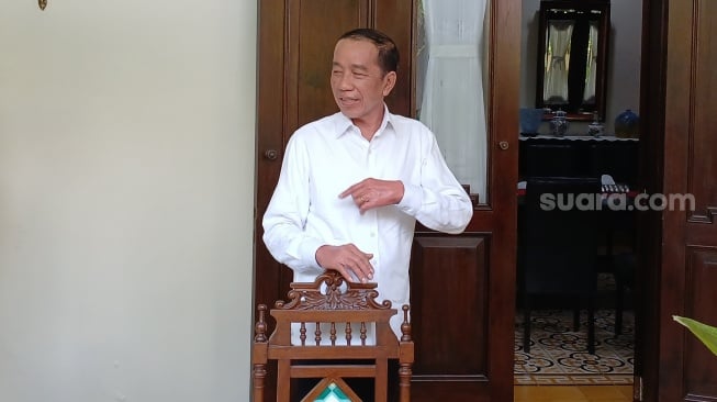 Terungkap! Bukan Calo Tiket Bus, Ini Pekerjaan Mulyono yang Bikin Hebih Reuni UGM