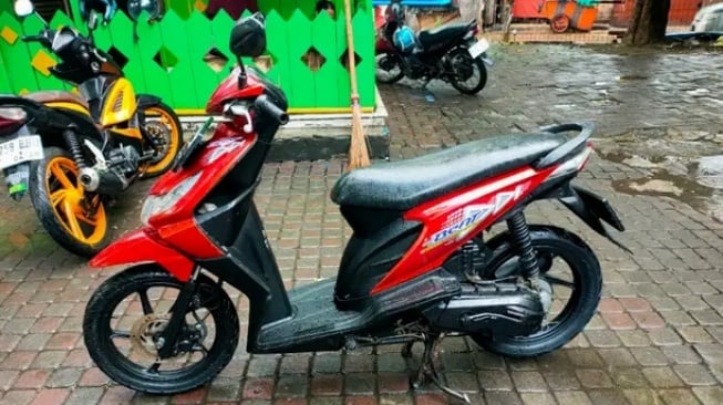 Honda Beat 110 CC Karburator Tahun 2011 (OLX)