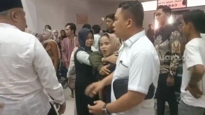 Sidang Mutilasi di PN Serang Ricuh, Keluarga Kejar dan Lempari Terdakwa Usai Dituntut Hukuman Mati