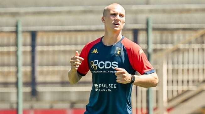 Leo Ostigard, sosok yang bikin Jay Idzes pupus gabung Genoa. (Instagram/@genoacfc)