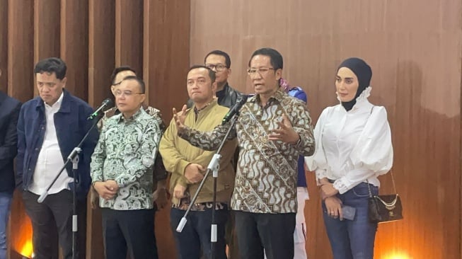 Langkah Dewa Prabowo Guncang Politik: Tom Lembong Bebas, Hasto Dapat Amnesti!