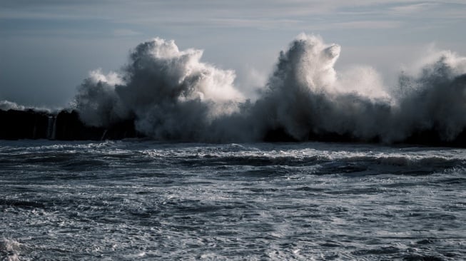 ilustrasi tsunami (Pexels/Štpán Galle)