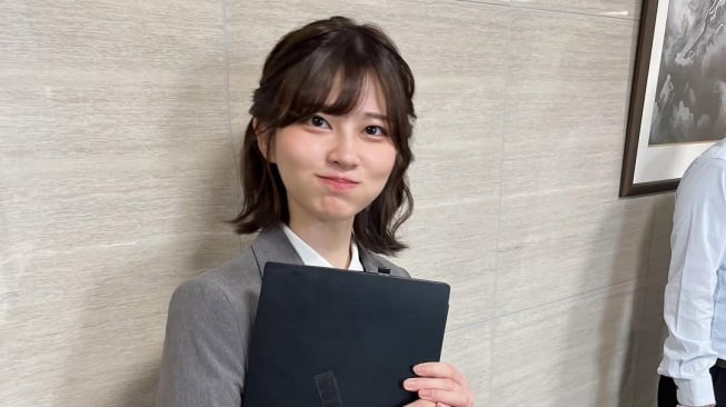 Bukan Pegawai Biasa, Kisah Saori Araki Mantan Idol yang Disangka Karyawan dan Jadi Meme Global