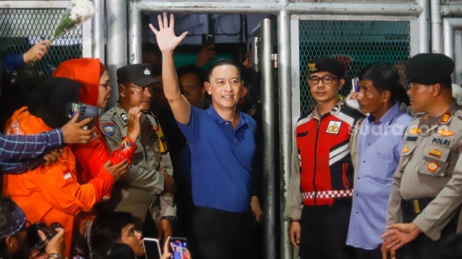 Senyum Bahagia Tom Lembong saat Bebas dari LP Cipinang