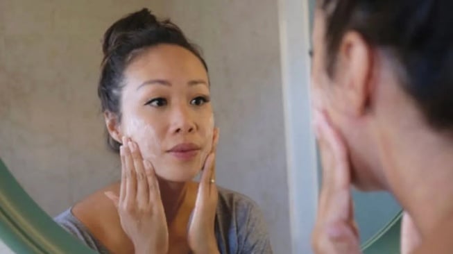 Kenapa Pembersih Muka Harus pH Rendah? Ini Penjelasan Dokter