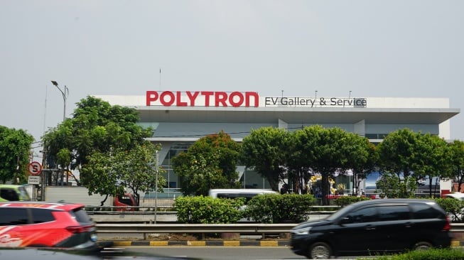 Polytron Resmikan Dua Showroom Mobil Listrik Sekaligus di Jakarta dan Surabaya