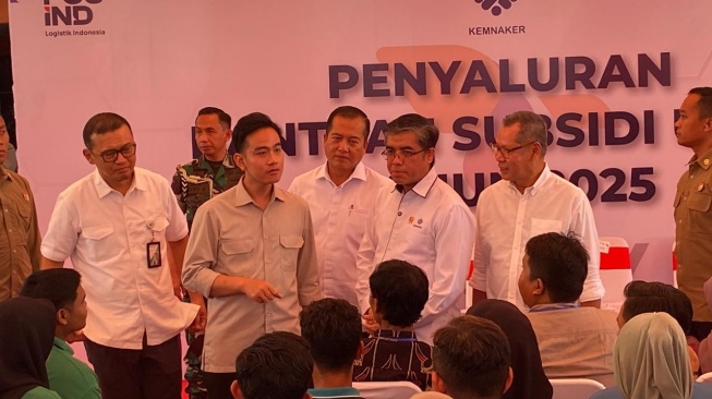 Ke NTB, Gibran Ingatkan Bapak-bapak Soal Rokok Dan Judi Online