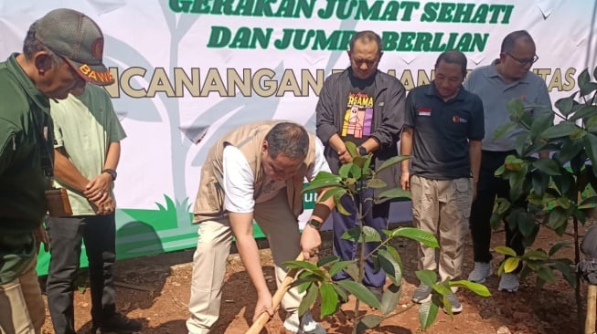 Biar Jujur dan Tak Berbohong, Bawaslu Tanam Pohon Manggis Antikorupsi di Bogor